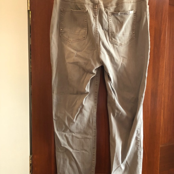 Chico’s brownish-grayish crops - Picture 3 of 3